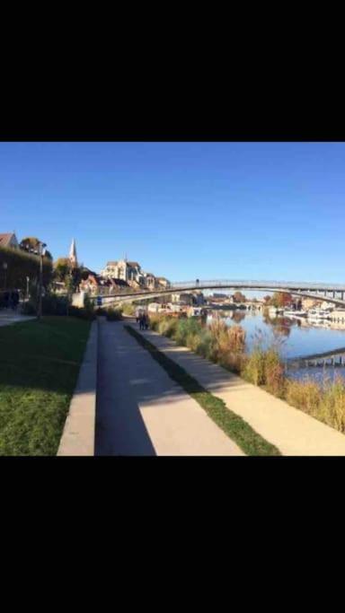Bel Appart Au Bord De L'Eau Proche Gare Avec Wifi Auxerre Luaran gambar