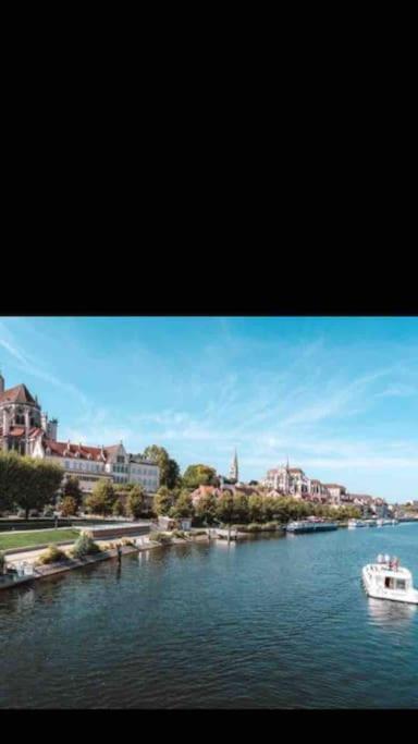Bel Appart Au Bord De L'Eau Proche Gare Avec Wifi Auxerre Luaran gambar