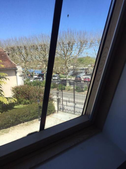 Bel Appart Au Bord De L'Eau Proche Gare Avec Wifi Auxerre Luaran gambar